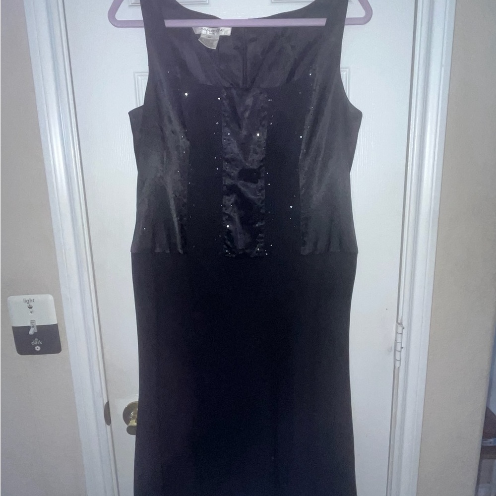 Evan Picone Black Sleeveless Midi Dress